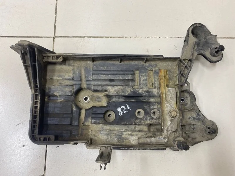 Крепление аккумулятора (корпус/подставка) Skoda