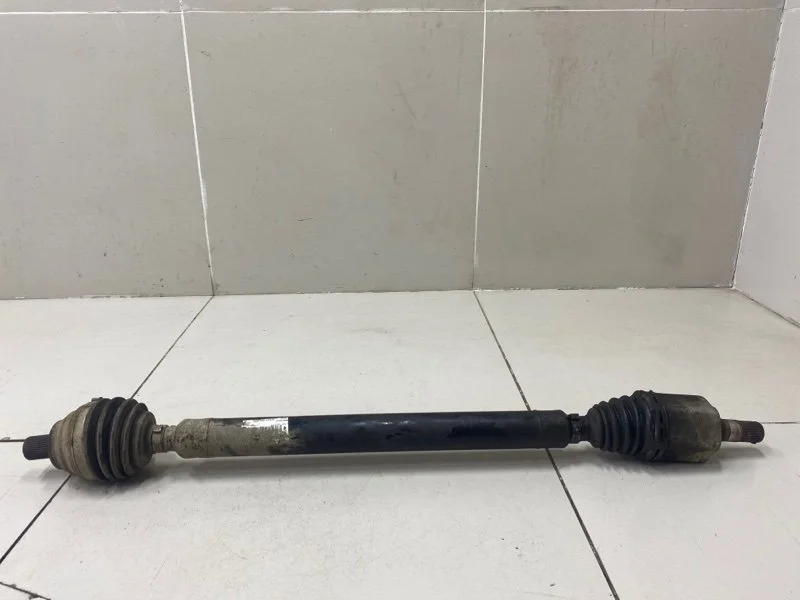 Полуось (привод) передний правый Skoda Octavia A7