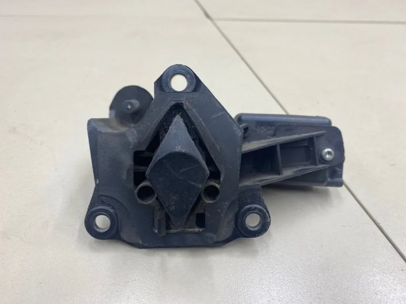 Кнопка открывания багажника Renault Symbol 1