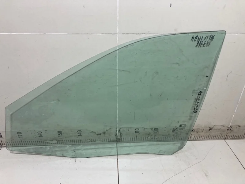 Стекло двери переднее левое SsangYong Kyron DJ