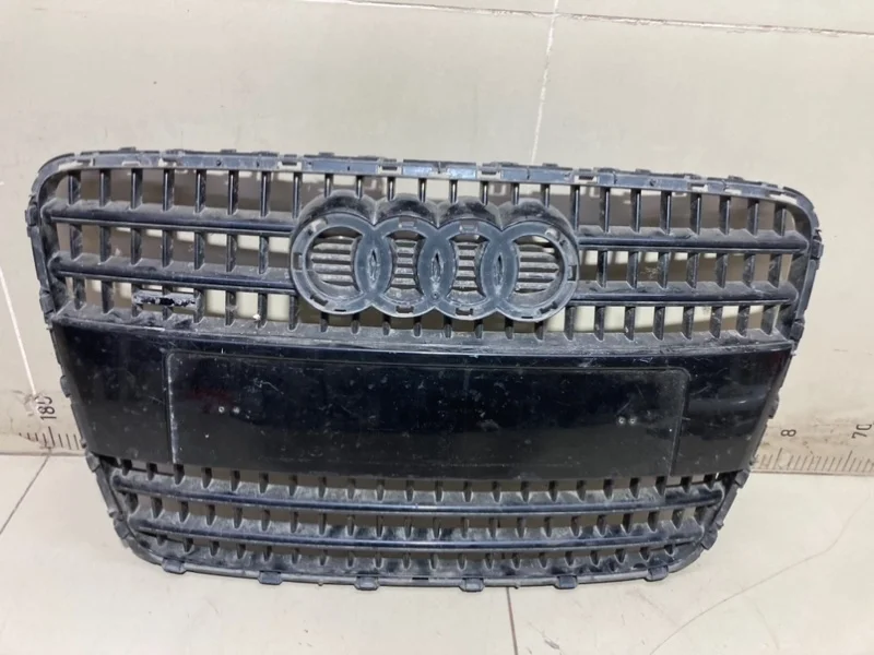 Решетка радиатора передняя Audi Q7