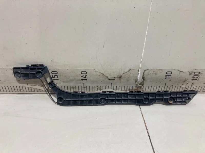 Кронштейн бампера задний правый Toyota Land