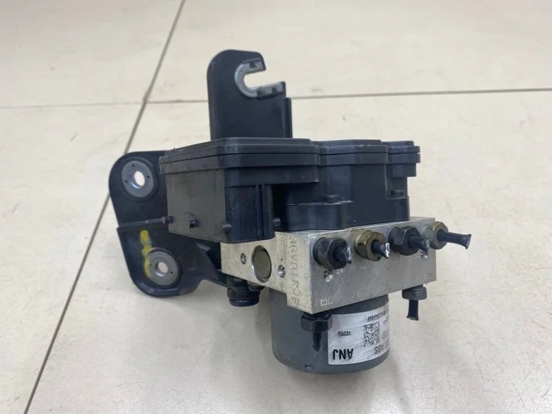 Блок ABS (насос) Chevrolet Aveo T300 F16D4 1.6