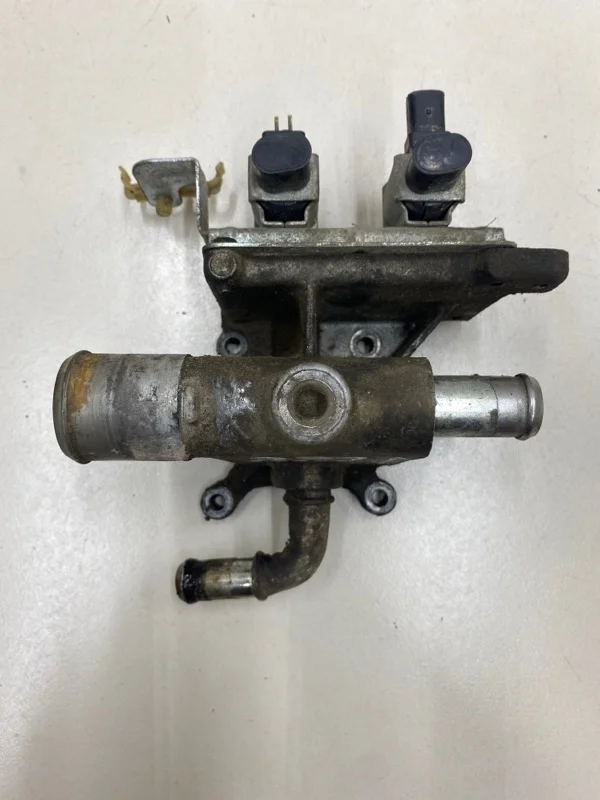 Фланец двигателя системы охлаждения Ford Focus 2