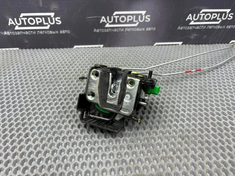 Замок двери Hyundai Solaris 2010-2017 813104L030 1.6, задний левый