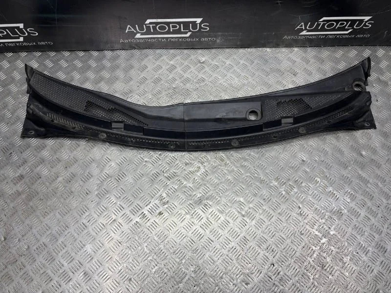 Жабо Nissan Primera 66863AU315 P12 QG16DE