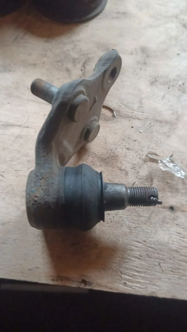 Опора шаровая левая нижняя Toyota Camry XV50 (2011—2014)