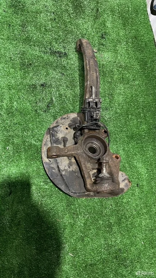 Кулак передний правый mercedes w164 в сборе