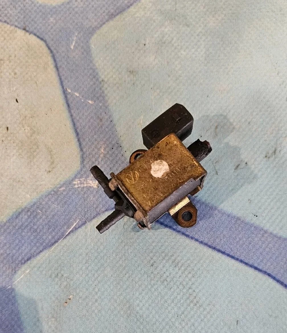 Клапан перепускной VW Passat 2000 B5