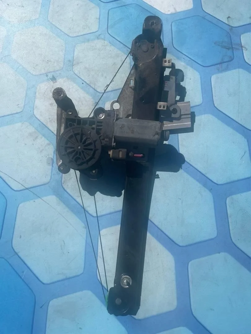 Стеклоподъемник задний правый эл. Volvo S80 2001