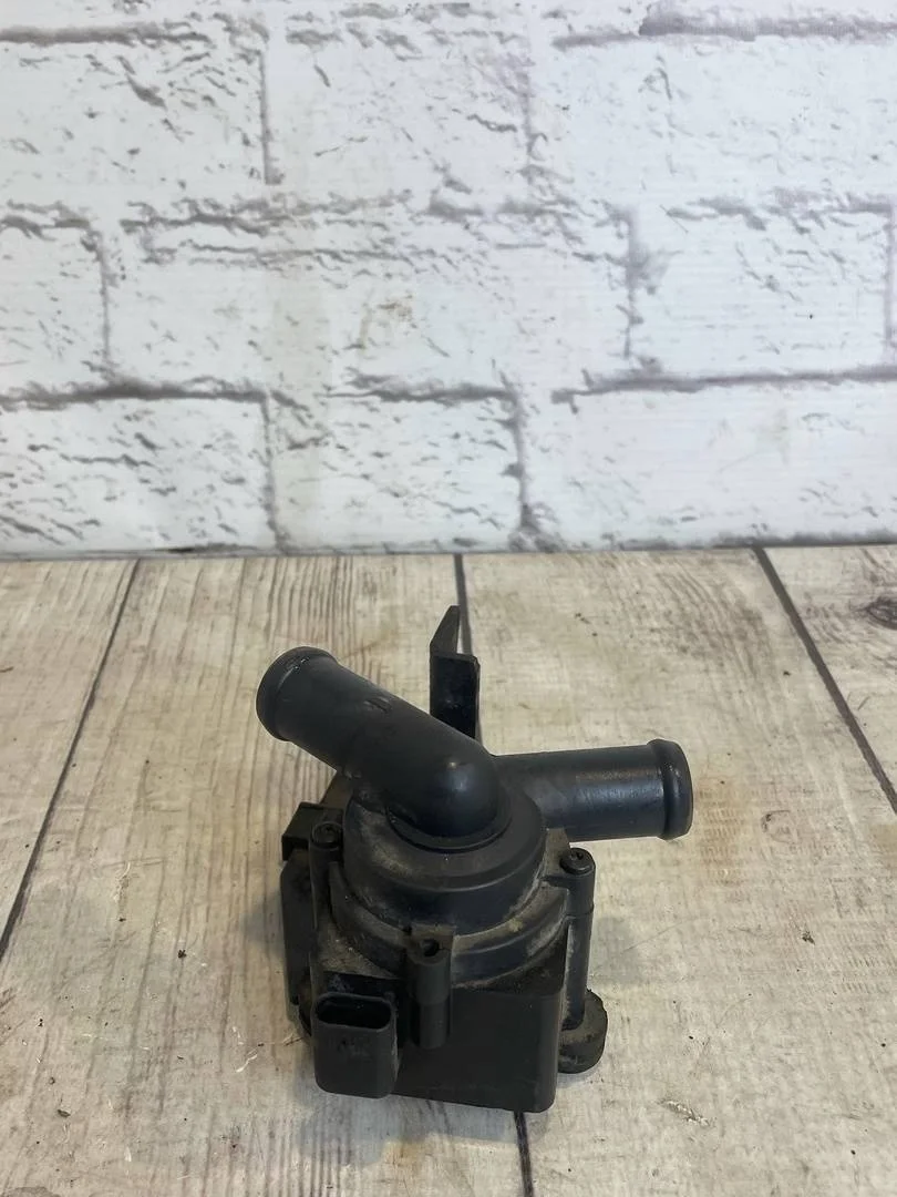 Насос водяной дополнительный Audi A4 2004 B8