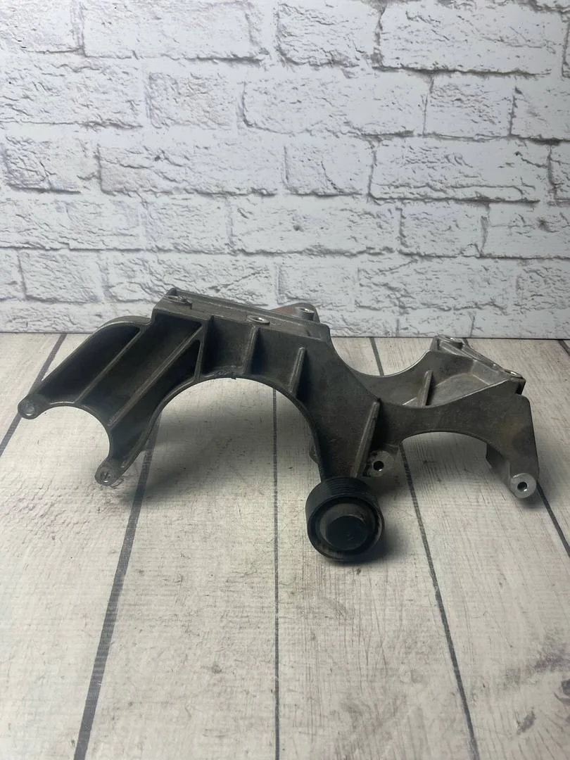 Кронштейн генератора VW Touareg 1 2005