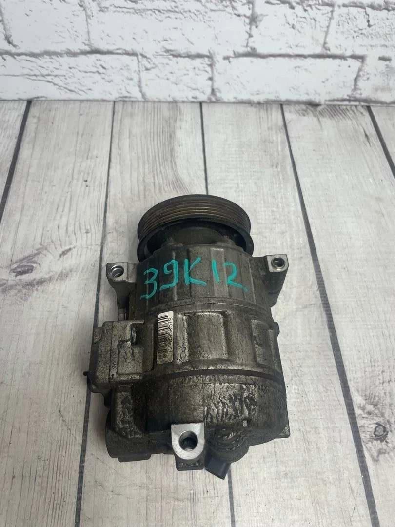 Компрессор кондиционера дефектами Skoda Octavia 2005 A5