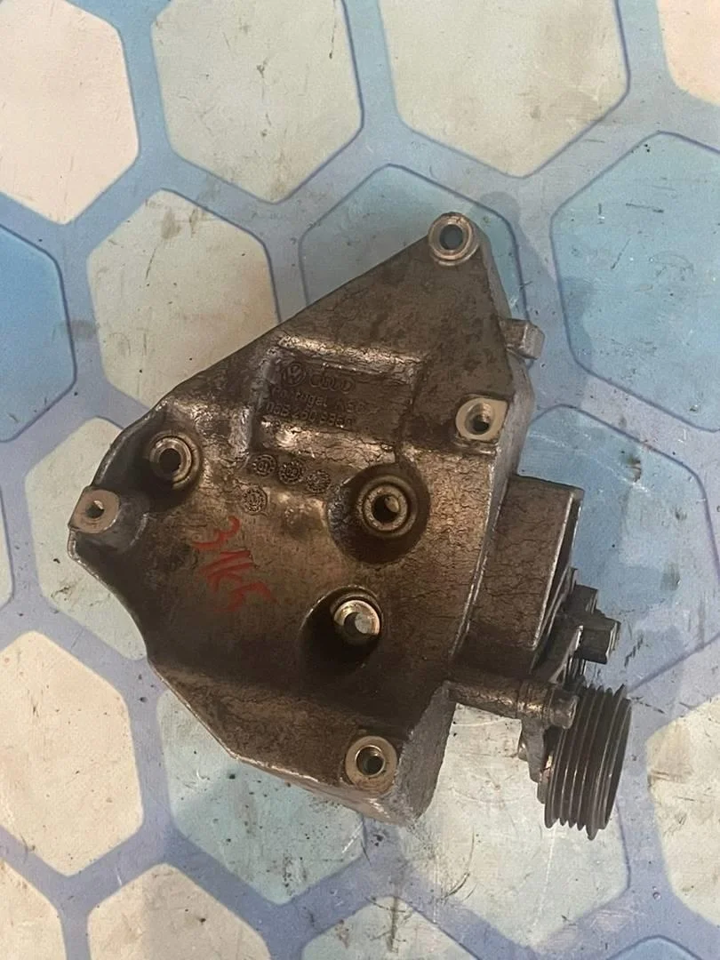 Кронштейн компрессора кондиционера VW Passat 2005 B5+