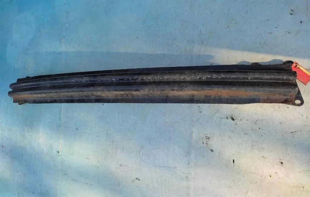 Усилитель бампера заднего VW Golf 2005