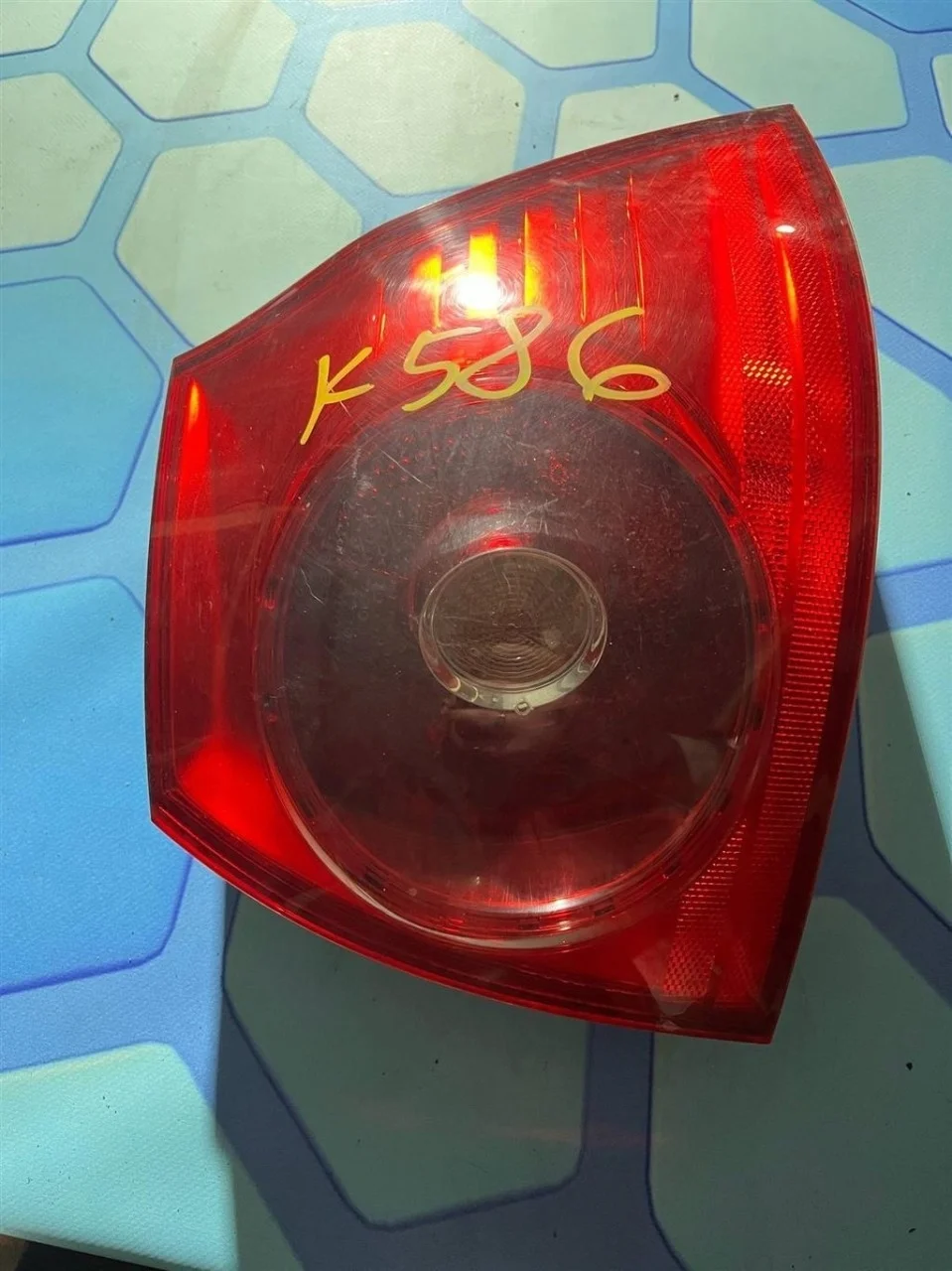 Фонарь задний внешний правый VW Golf 2005