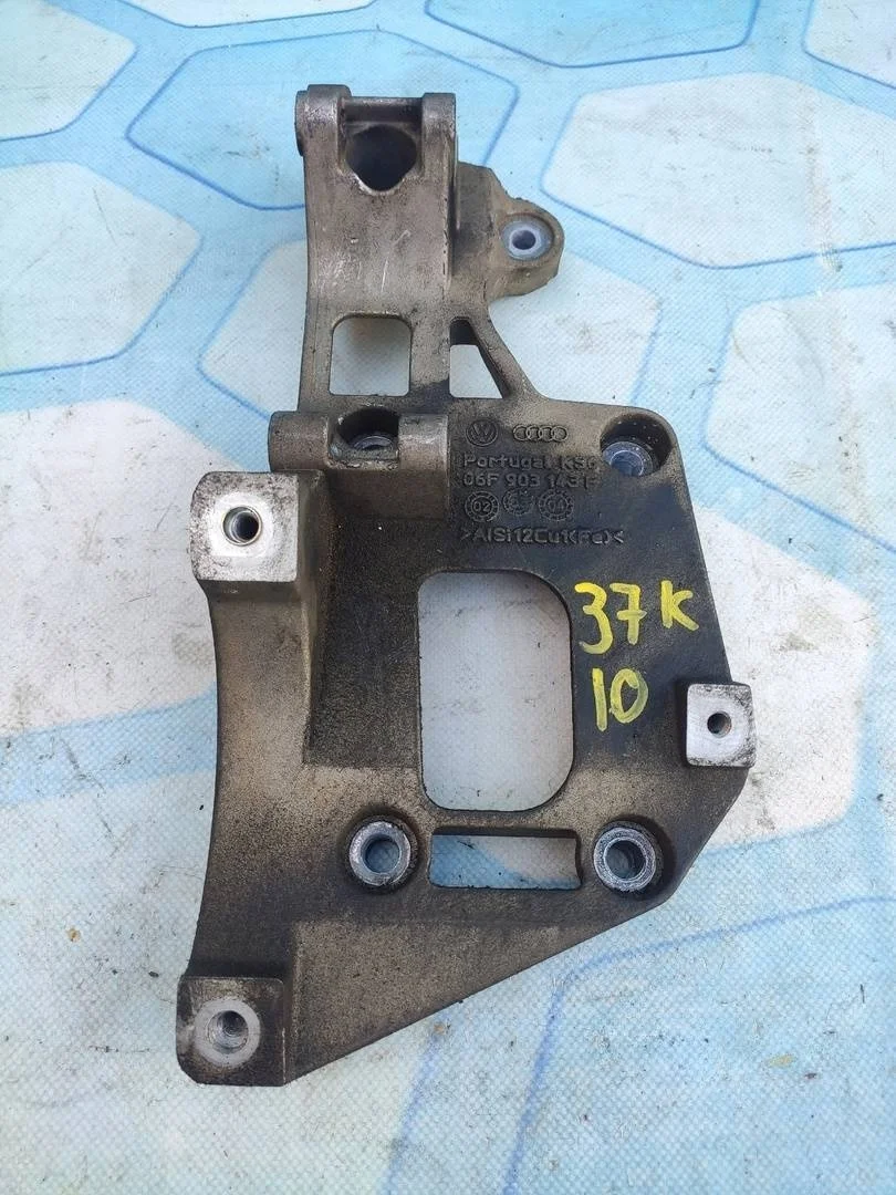 Кронштейн генератора Skoda Octavia 2006 A5