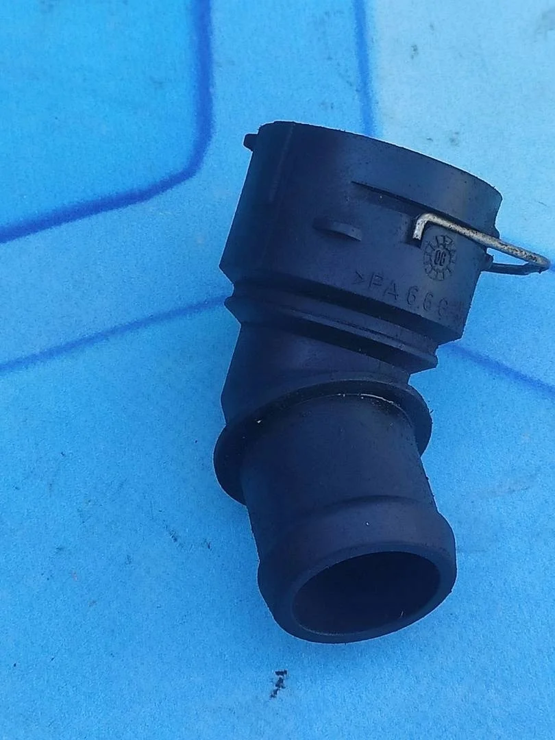 Фланец водяного охлаждения VW Touran 2006