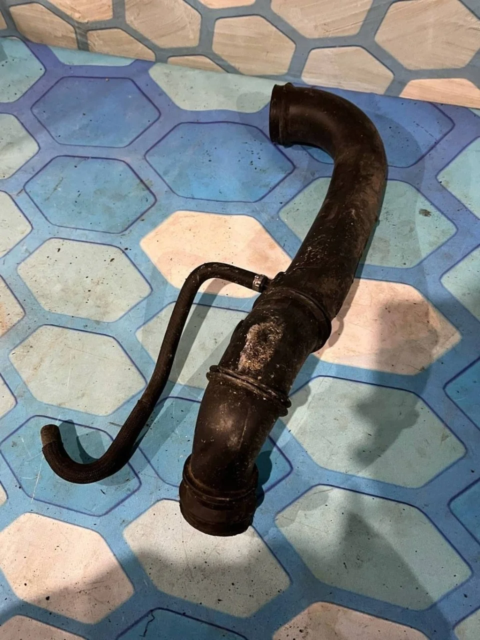 Патрубок интеркулера Volvo XC90 2006