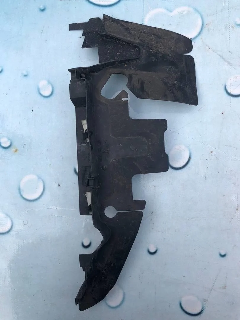 Воздуховод радиатора охлаждения левый Audi A6 2006 C6