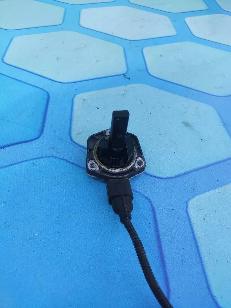 Датчик уровня масла VW Passat 2007 B6