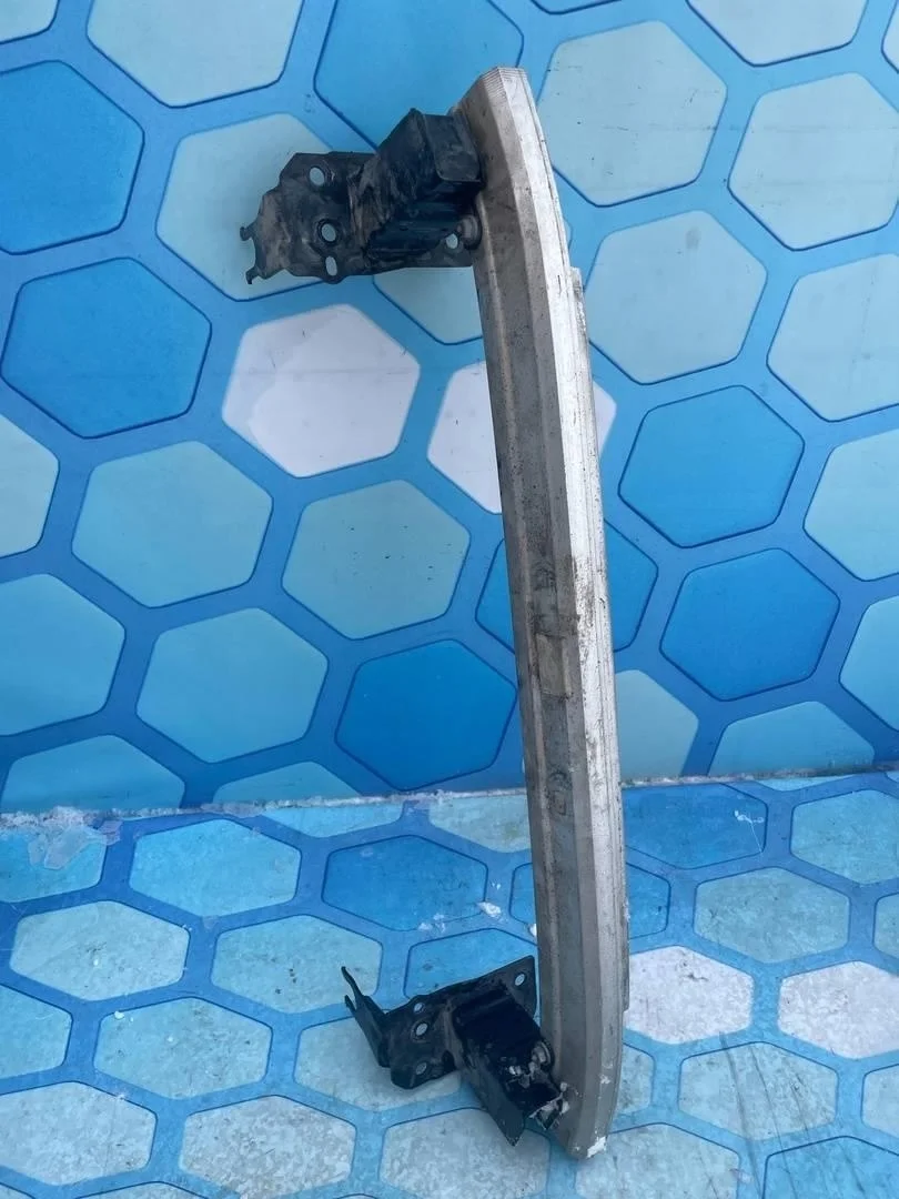 Усилитель бампера переднего Audi Q7 2007 4L