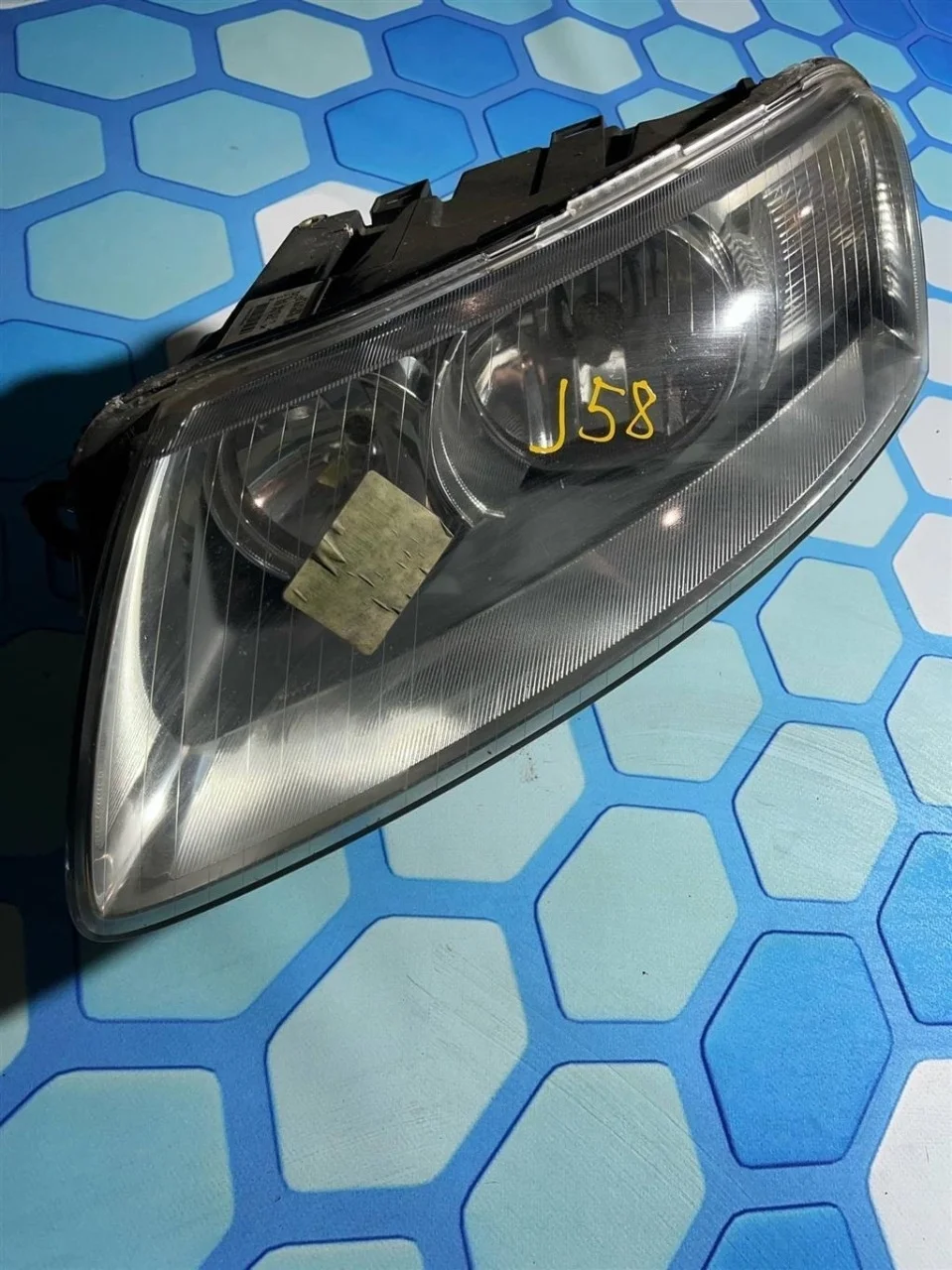 Фара левая галоген Audi A6 2007 C6