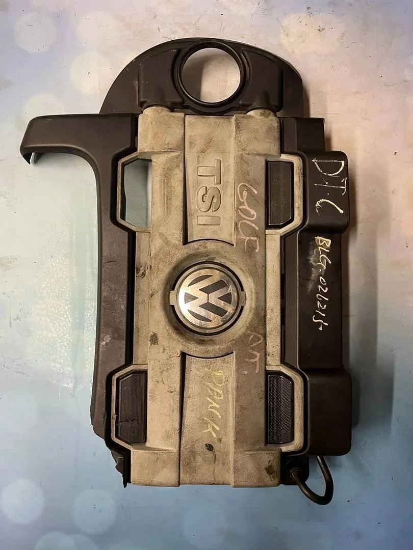 Накладка декоративная двигатель VW Golf 2007