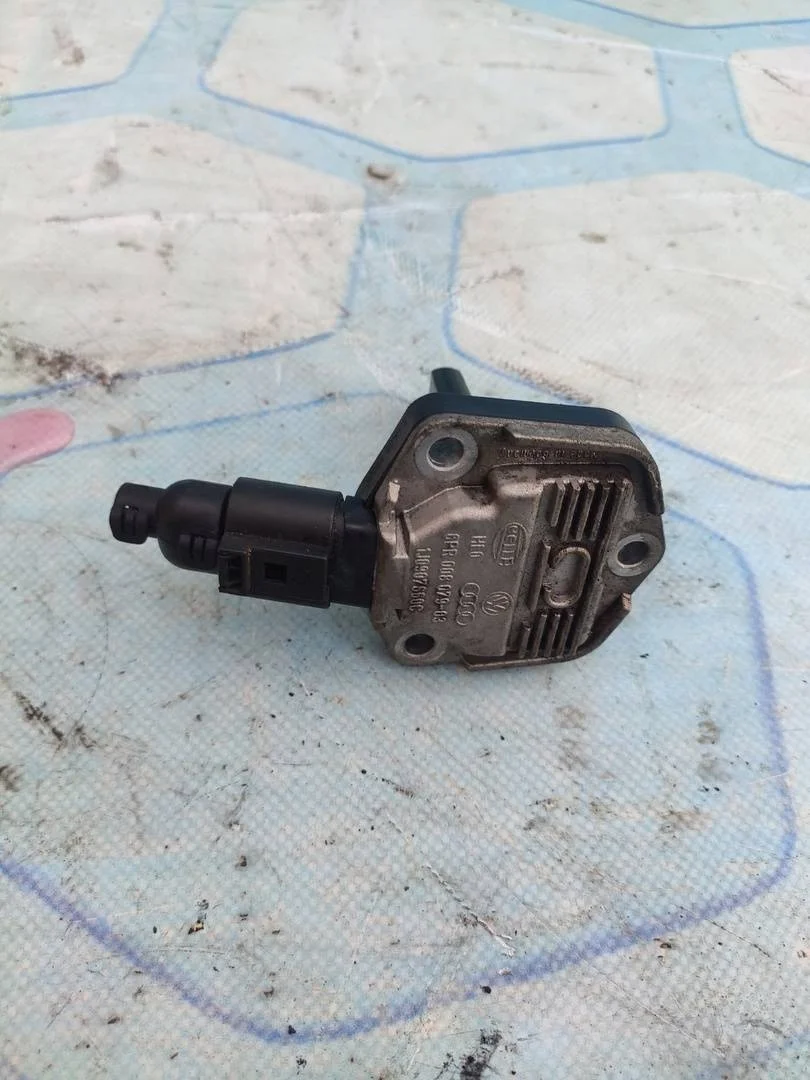 Датчик уровня масла VW Tiguan 1 2008