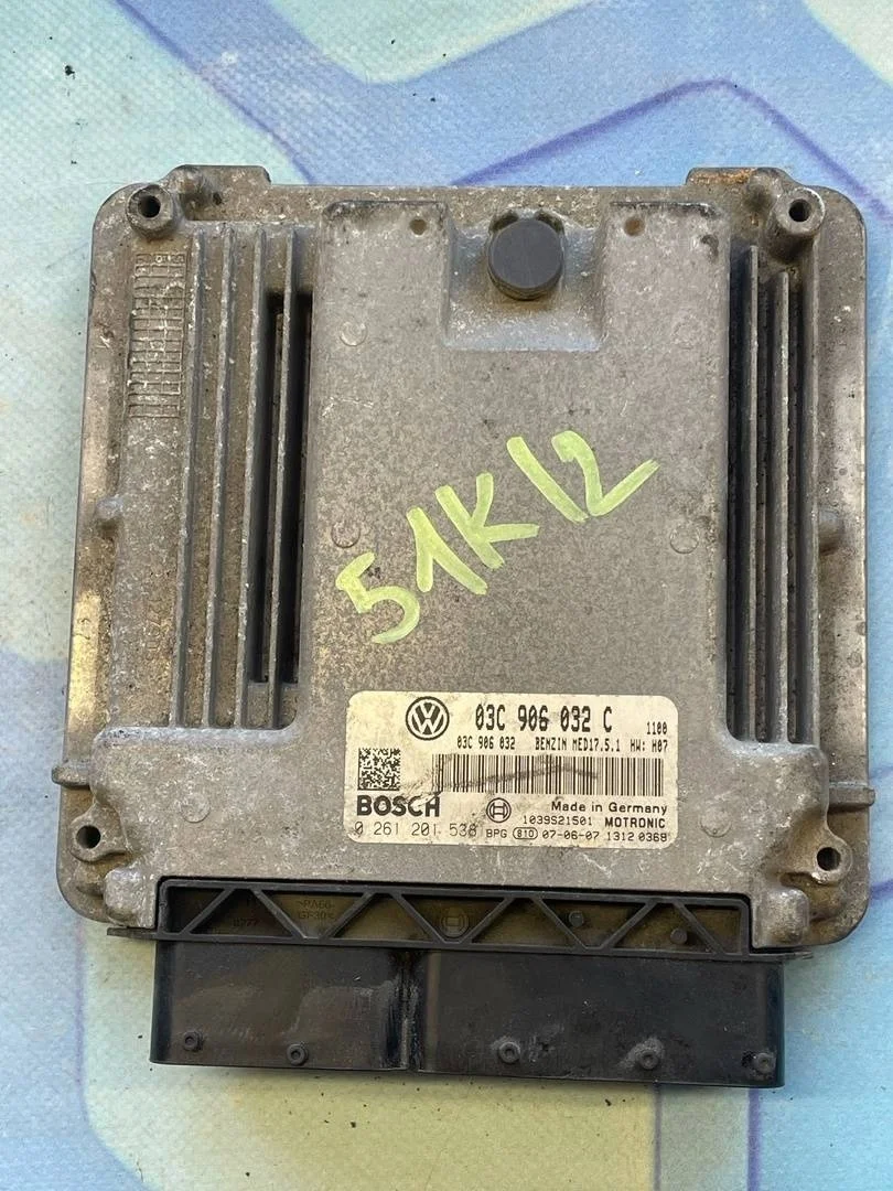 Блок управления двигателем VW Golf 2008