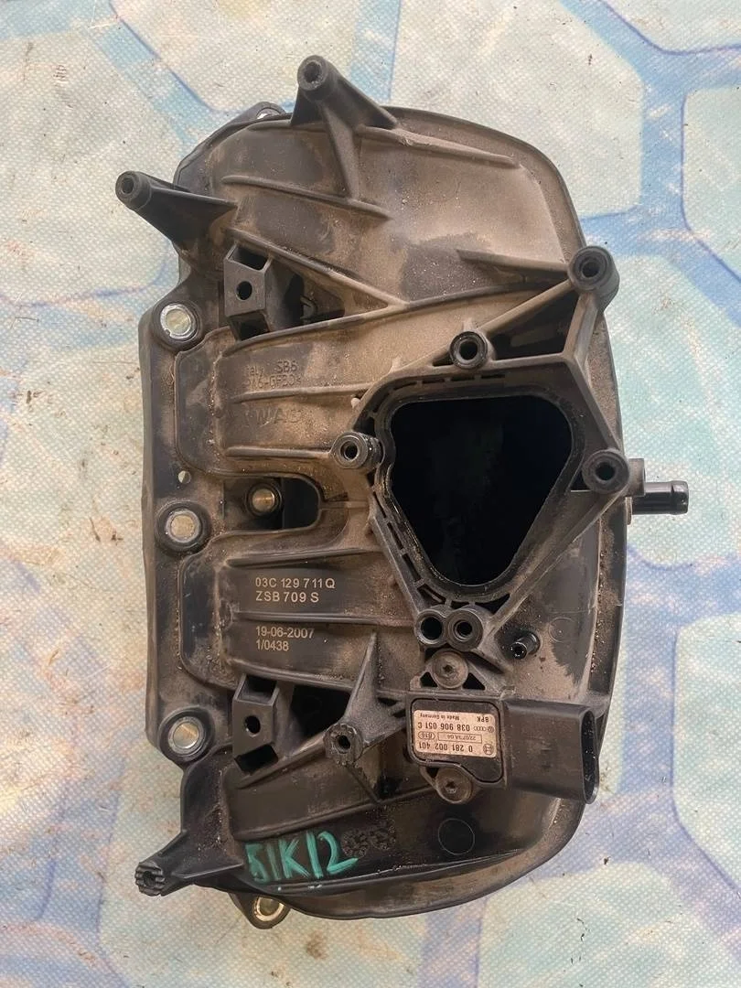 Коллектор впускной VW Golf 2008