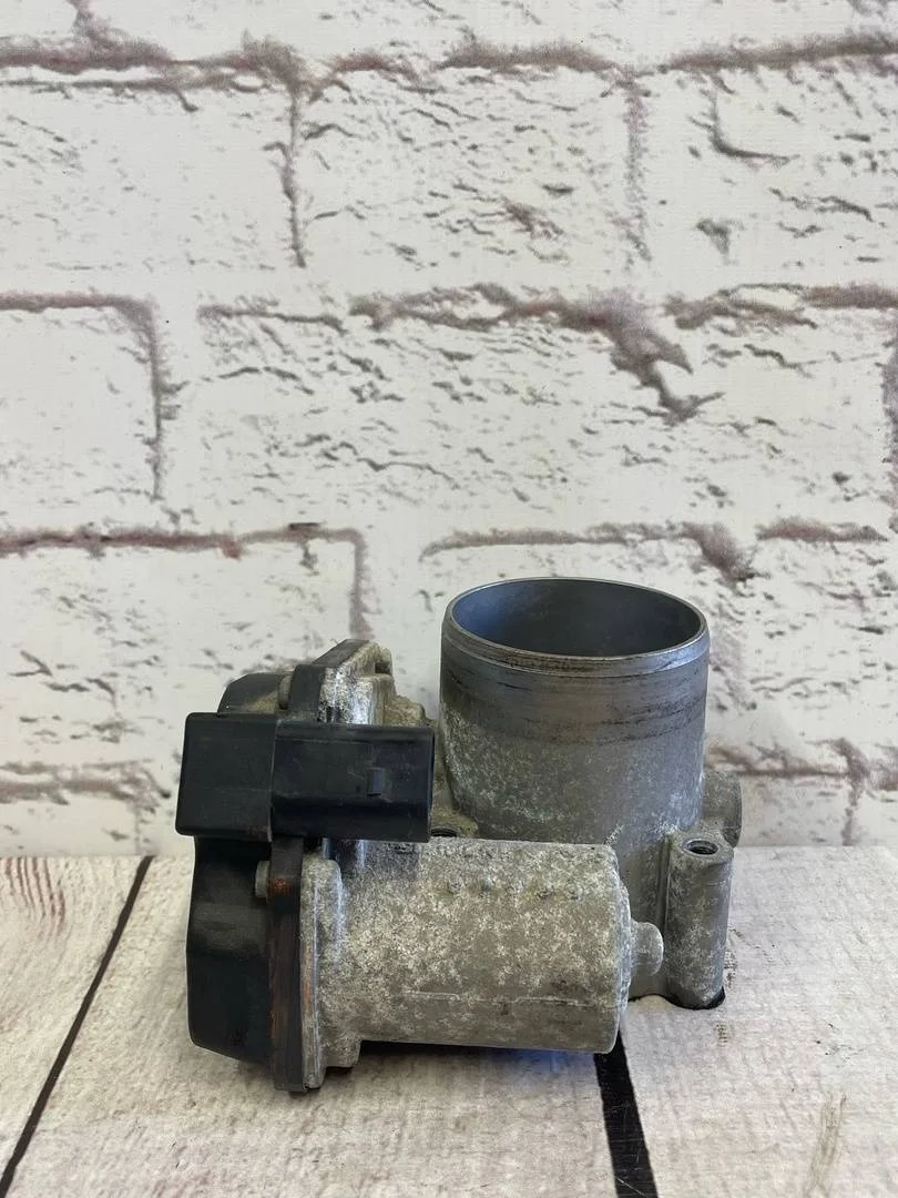 Дроссельная заслонка VW Golf 2008