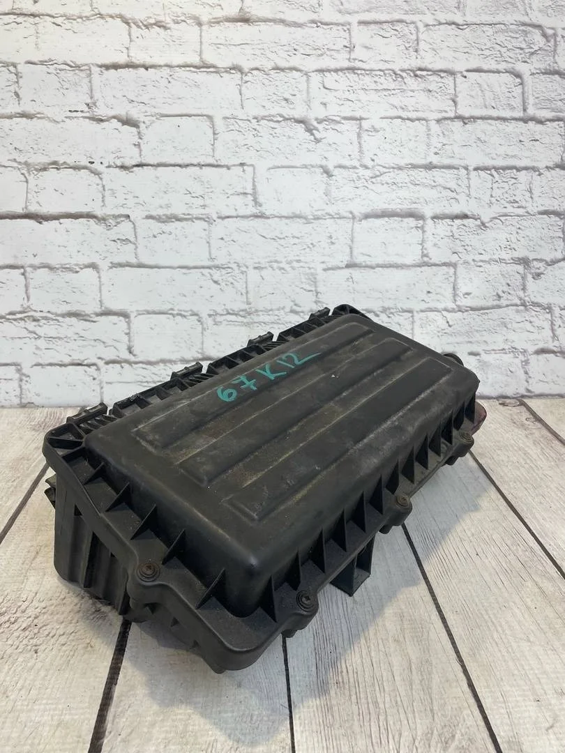 Корпус воздушного фильтра VW Golf 2008