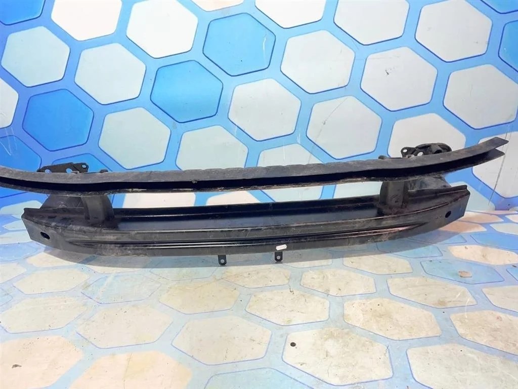 Усилитель переднего бампера VW Passat 2008 B6