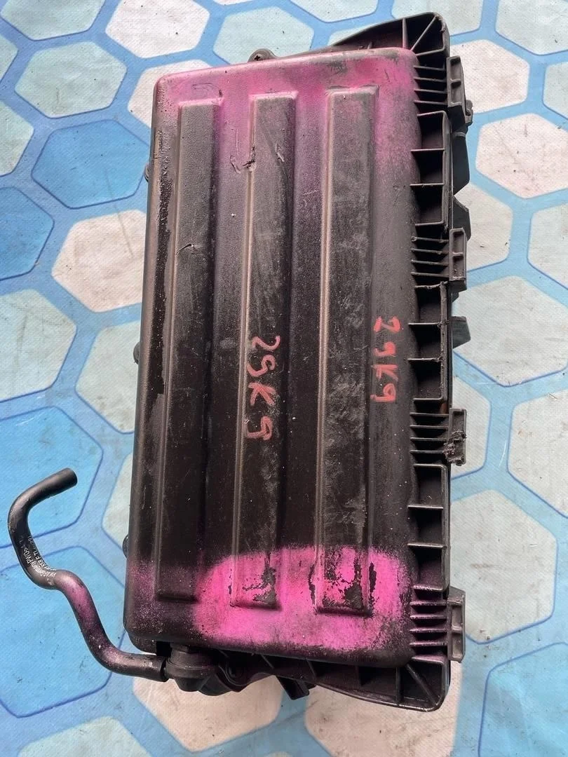 Корпус воздушного фильтра VW Golf 2008