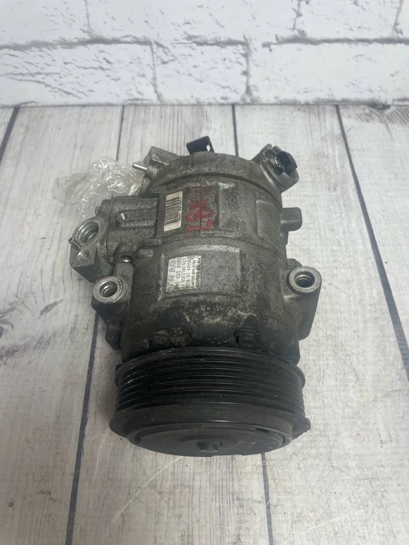 Компрессор кондиционера VW Golf 2008