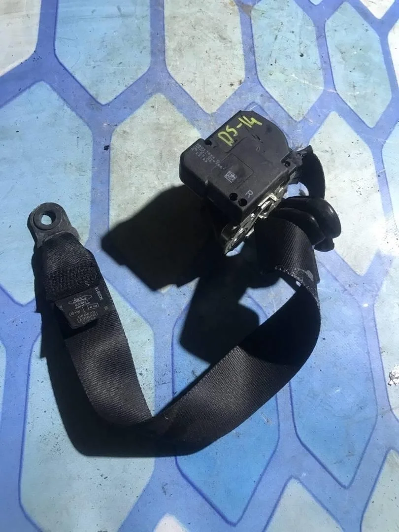 Ремень безопасности передний правый Ford Focus 2 2008