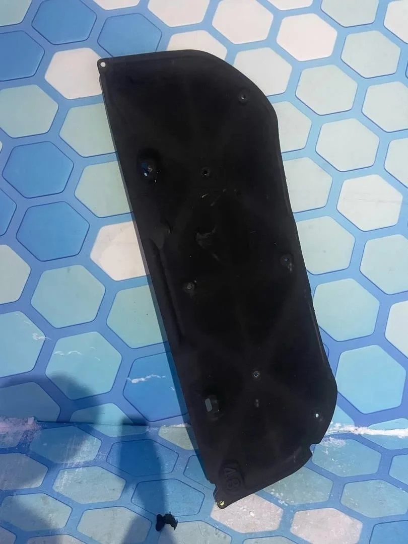 Шумоизоляция капота Lexus RX 400h 2008