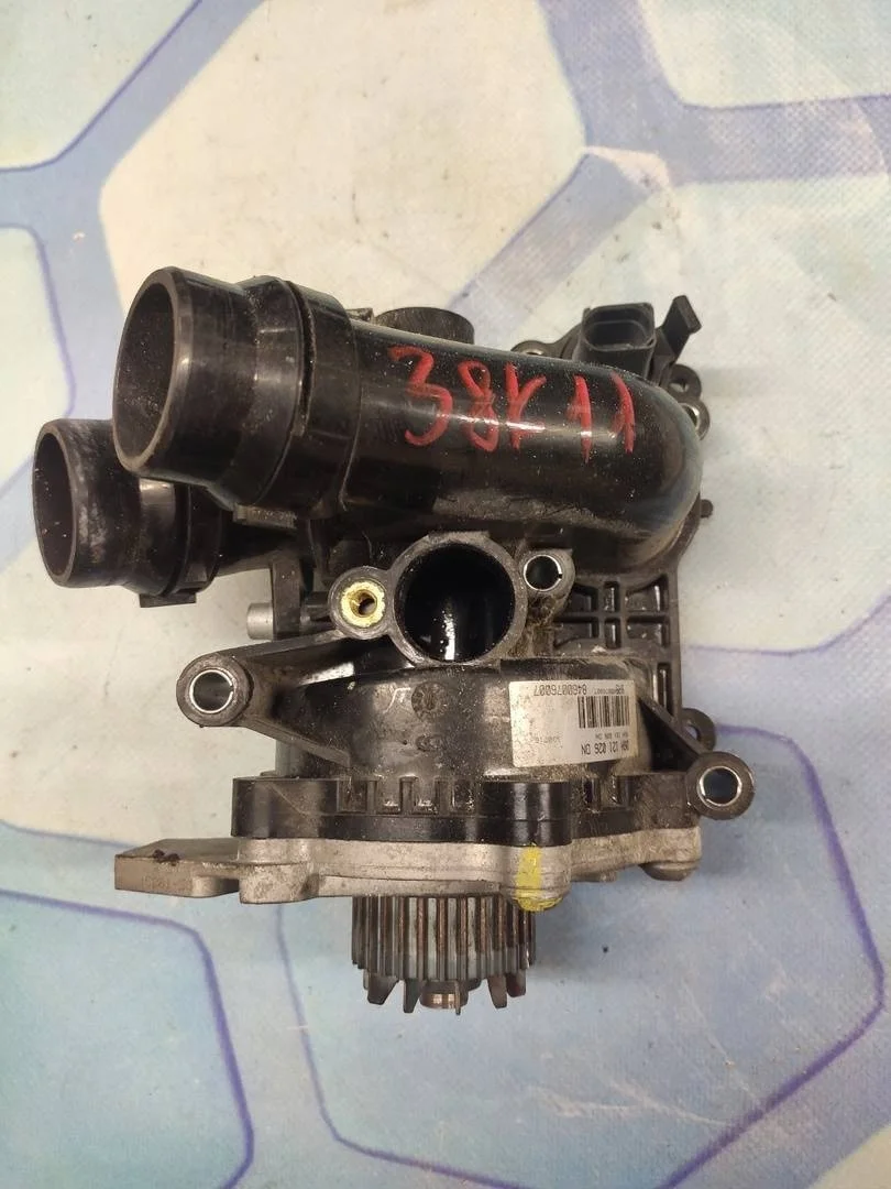 Насос водяной (помпа) VW Passat 2009 B6