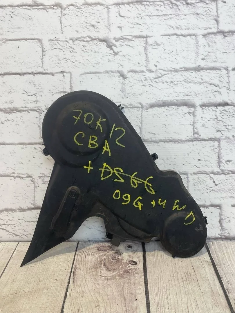 Защитный кожух грм верх VW Passat 2009 B6