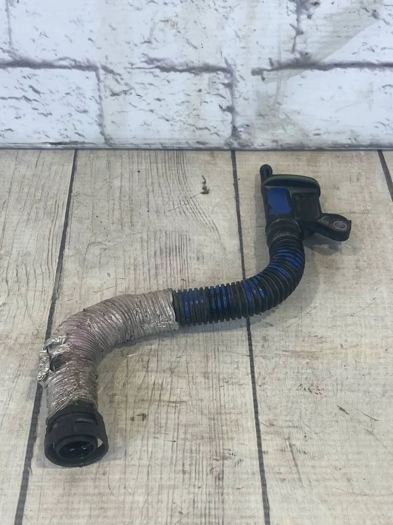 Патрубок вентиляции картерных газов VW Passat 2009 B6