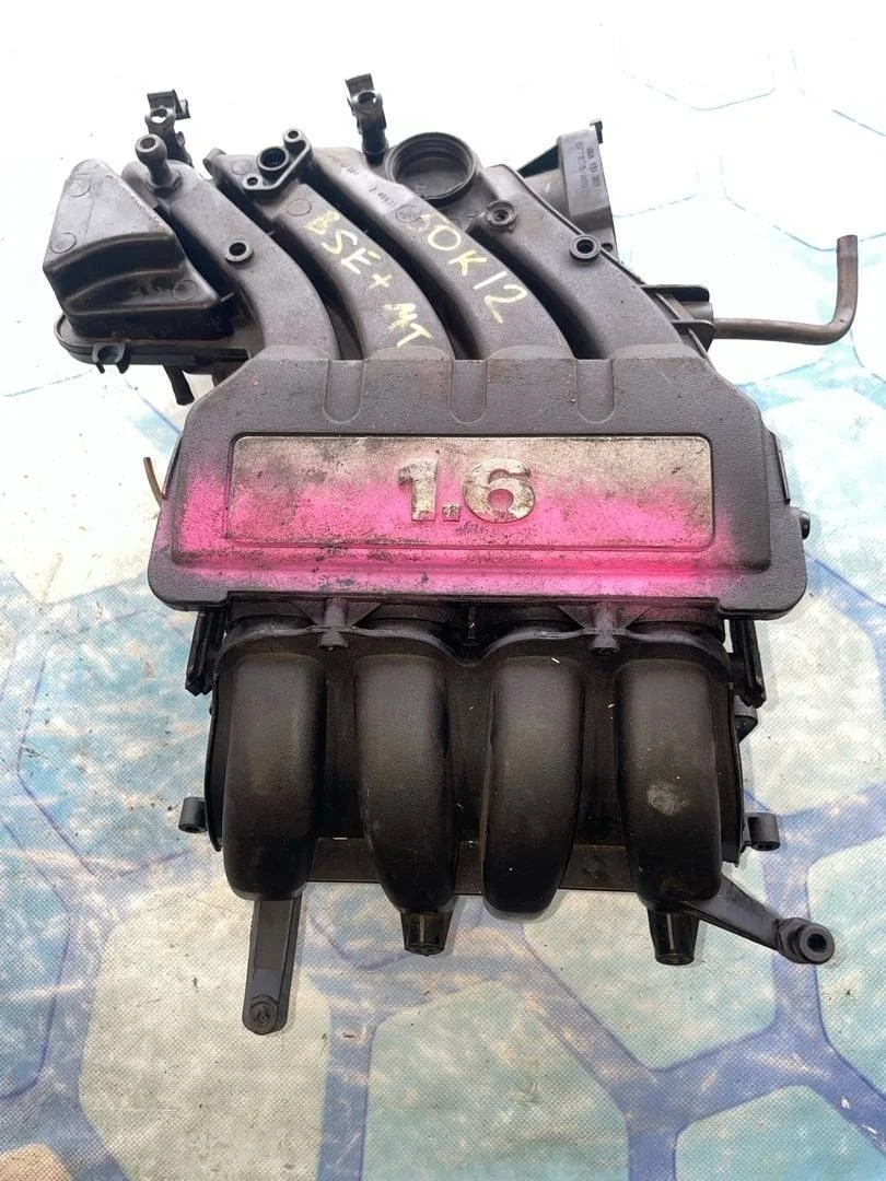 Коллектор впускной Skoda Octavia 2009 A5