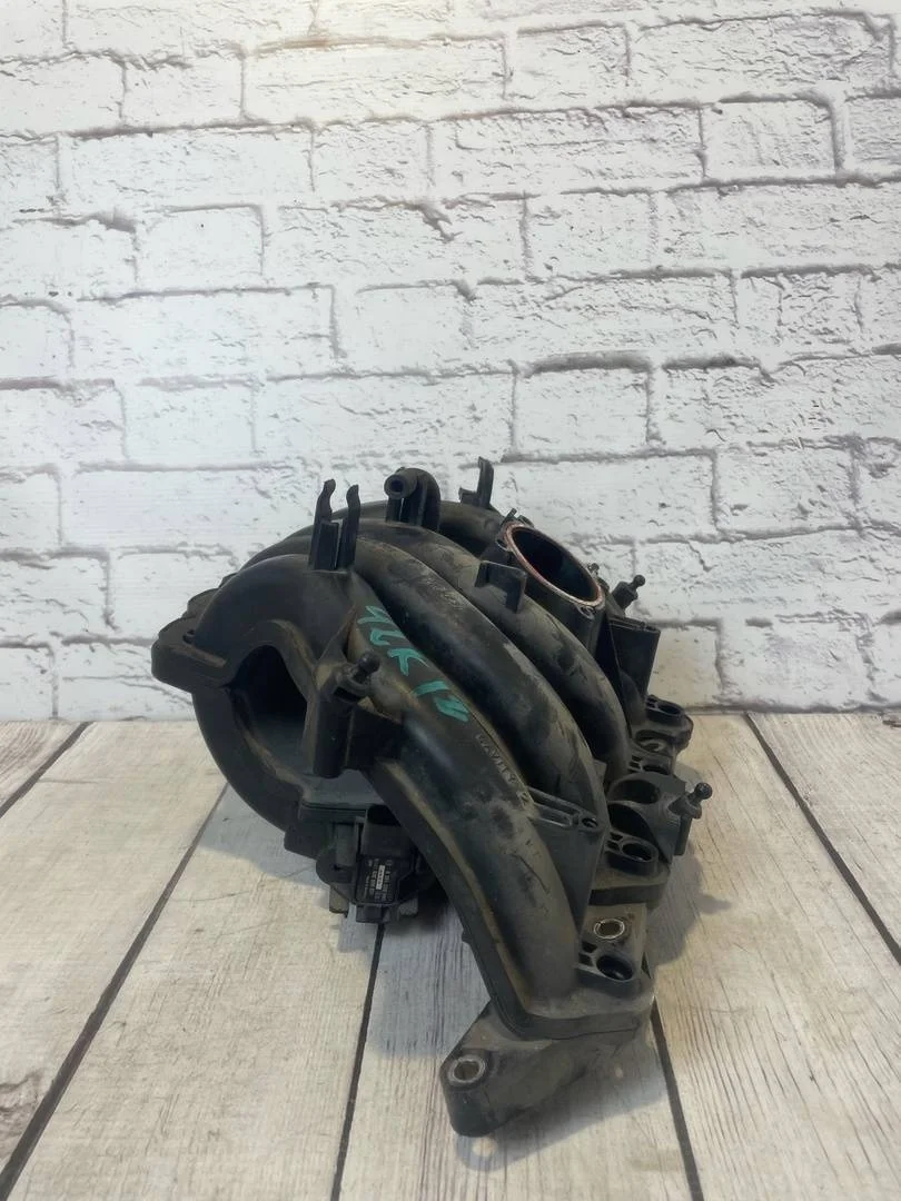 Коллектор впускной Skoda Roomster 2009