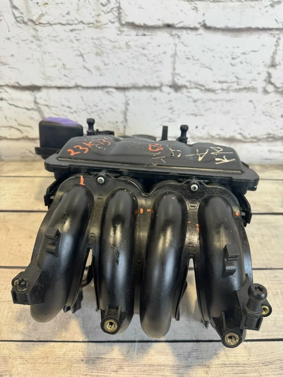 Коллектор впускной Skoda Octavia 2009 A5