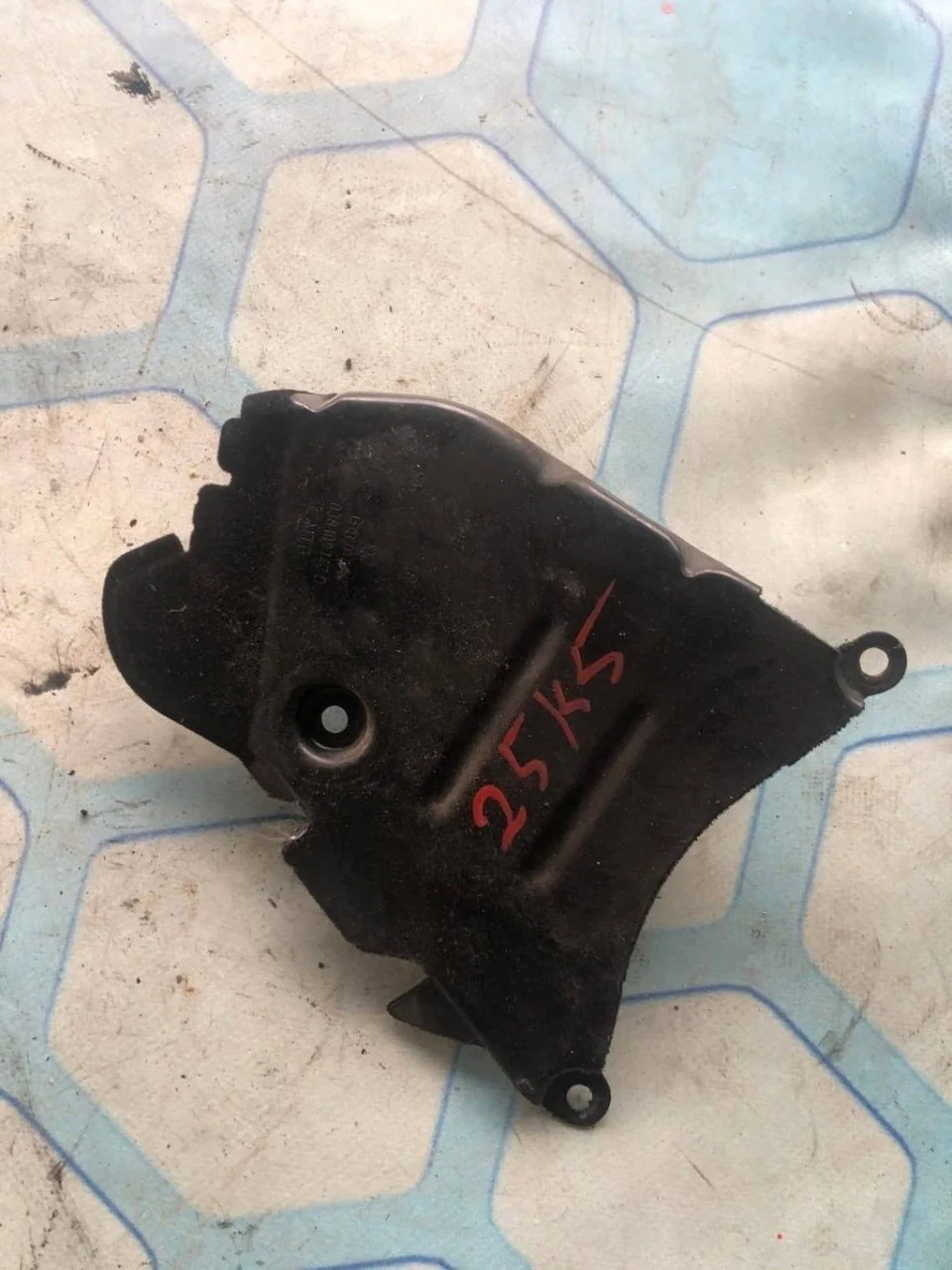 Кожух ремня грм средний VW Passat 2009 B6