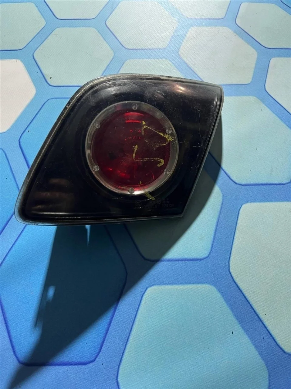 Фонарь задний внутренний правый Mazda 3 2009 BK