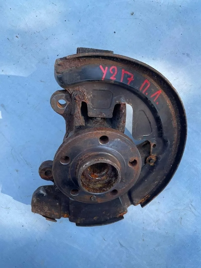 Кулак поворотный передний левый Volvo S80 2009