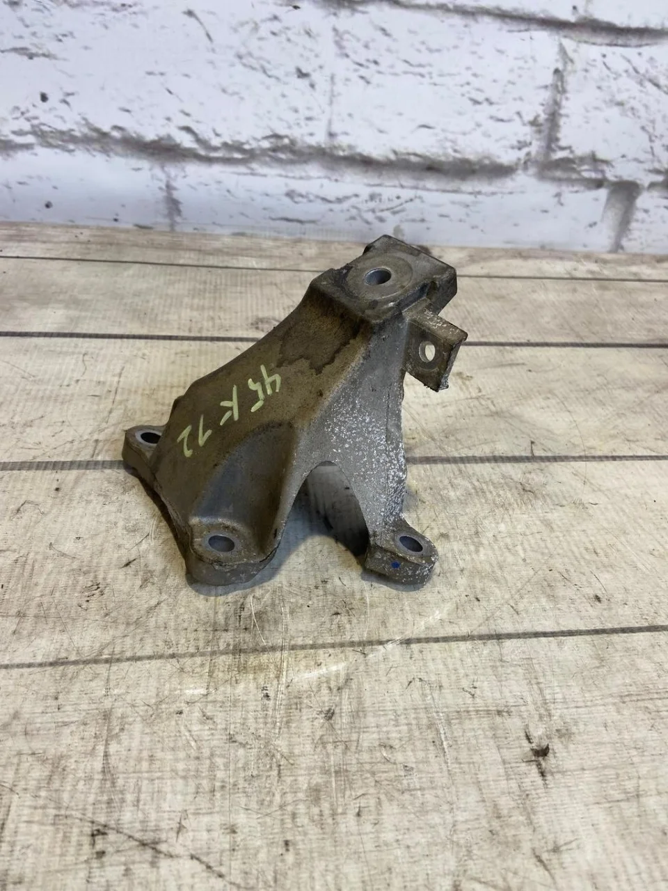 Кронштейн двигателя Audi A6 2010 C6