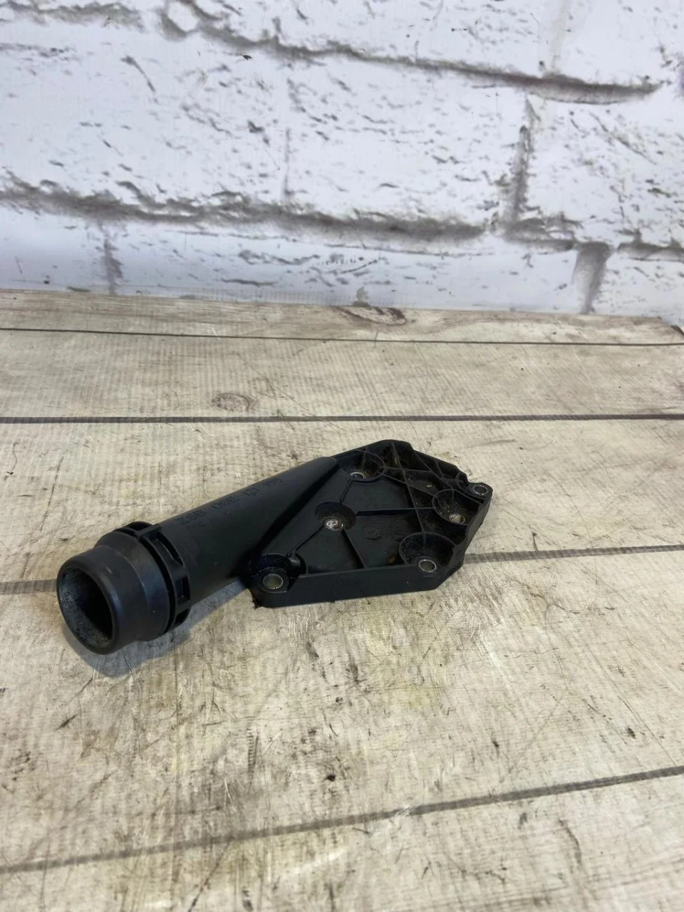 Фланец двигателя системы охлаждения Audi A6 2010 C6