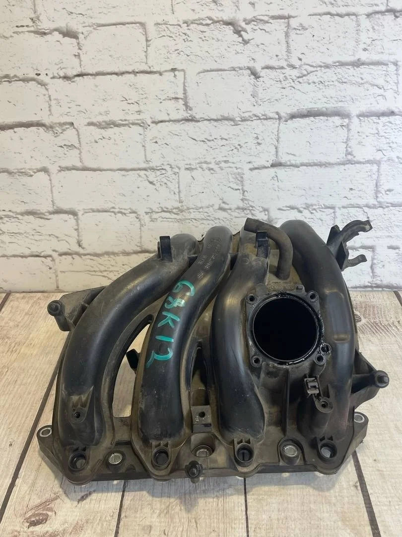 Коллектор впускной Skoda Fabia 2 2010